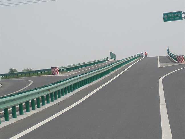 陇南高速公路护栏的材质与规格