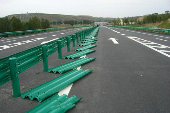 陇南波形护栏的维护与管理确保道路安全的关键步骤