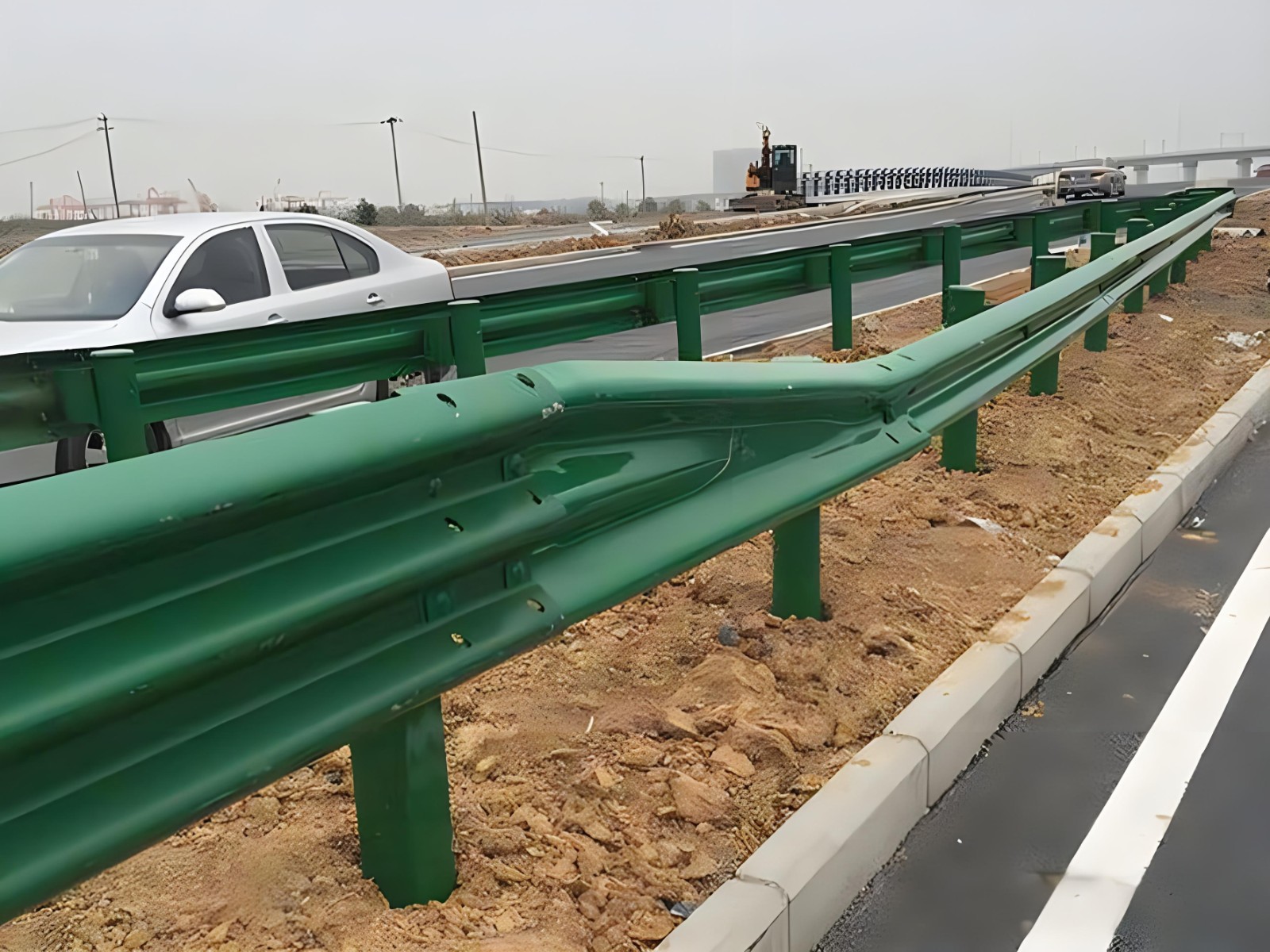 陇南高速波形护栏板日常维护方案确保道路安全新举措